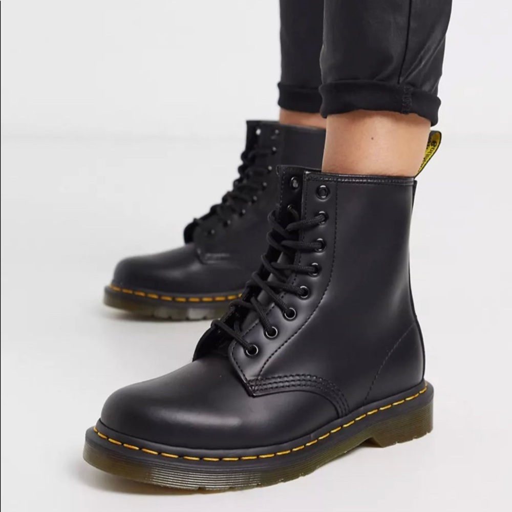 Dr Martens Modern Classics Smooth 1460 8-Eye Boots
